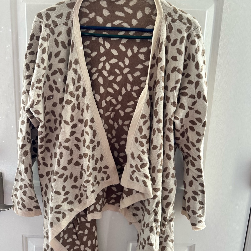 Liz Claiborne Cream and Brown Leaf Pattern Cardigan